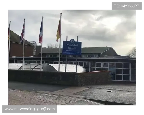 布莱顿俱乐部发展历程与城市文化融合探索分析